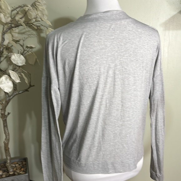 GAP FIT BREATH GRAY V NECK PULLOVER - Picture 4 of 4